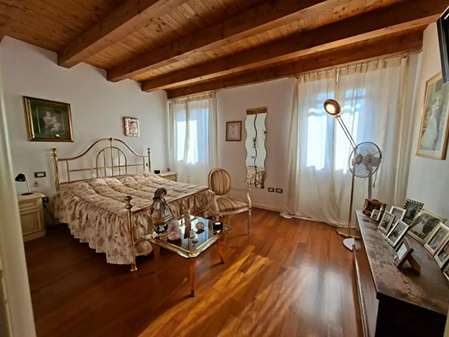 Immagine 23 di Rustico / casale in vendita  a Valeggio Sul Mincio