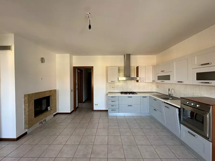 Immagine 6 di Appartamento in vendita  a Valeggio Sul Mincio