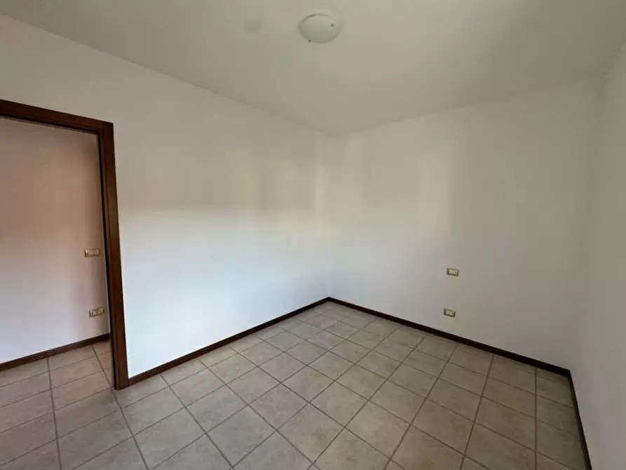 Immagine 12 di Appartamento in vendita  a Valeggio Sul Mincio