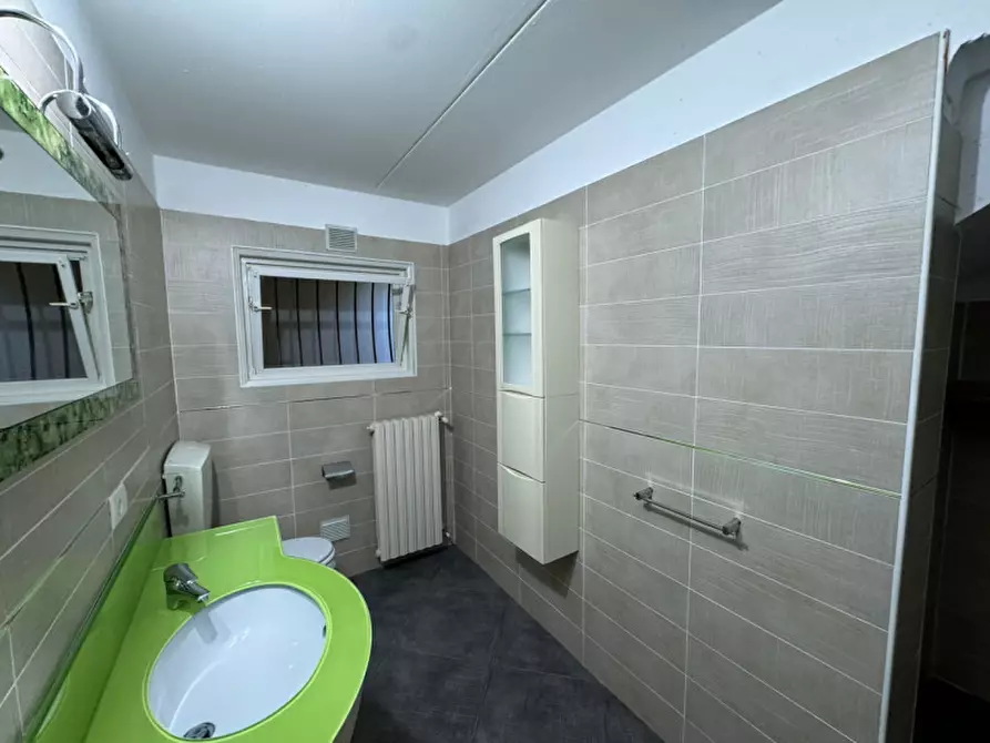 Immagine 18 di Appartamento in vendita  a Valeggio Sul Mincio