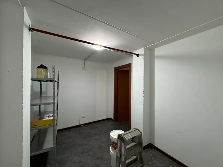 Immagine 19 di Appartamento in vendita  a Valeggio Sul Mincio