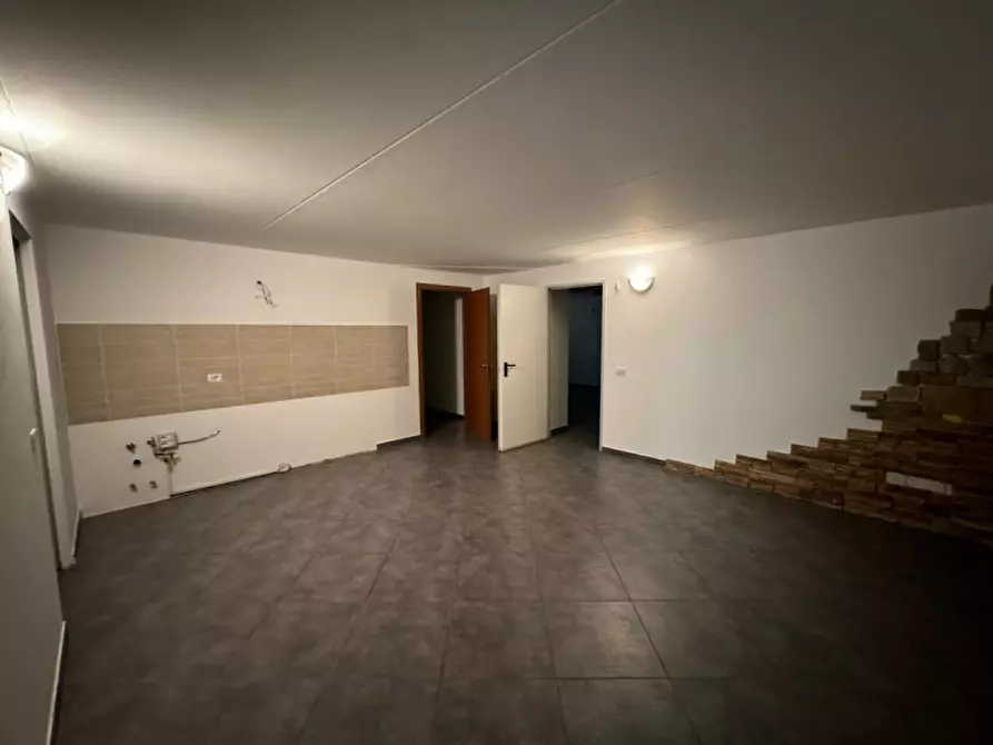 Immagine 21 di Appartamento in vendita  a Valeggio Sul Mincio