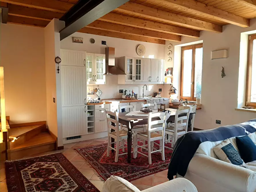 Immagine 3 di Appartamento in vendita  a Valeggio Sul Mincio