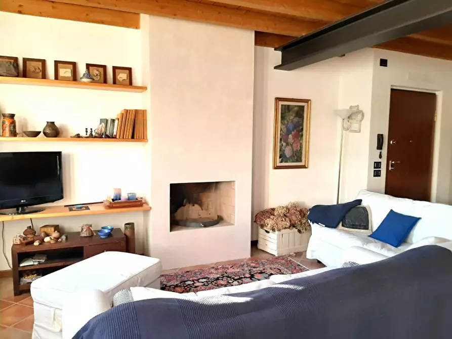 Immagine 5 di Appartamento in vendita  a Valeggio Sul Mincio