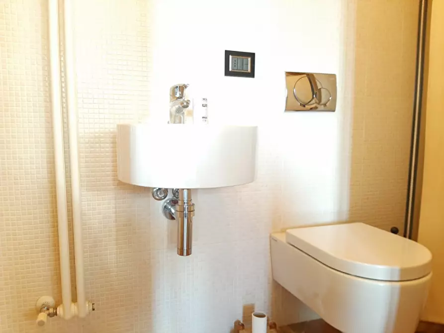 Immagine 7 di Appartamento in vendita  a Valeggio Sul Mincio