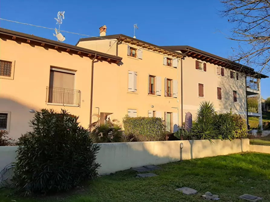 Immagine 13 di Appartamento in vendita  a Valeggio Sul Mincio