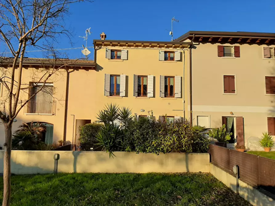 Immagine 14 di Appartamento in vendita  a Valeggio Sul Mincio