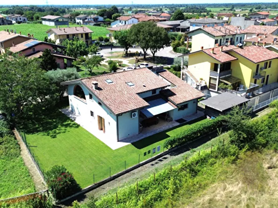 Immagine 4 di Villa in vendita  a Valeggio Sul Mincio