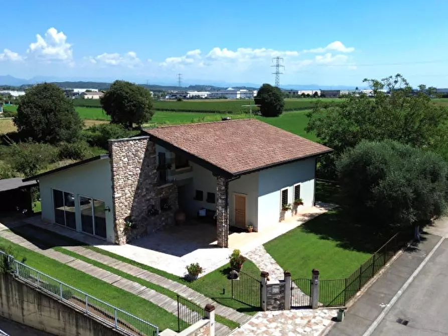 Immagine 5 di Villa in vendita  a Valeggio Sul Mincio