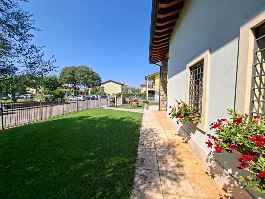Immagine 7 di Villa in vendita  a Valeggio Sul Mincio