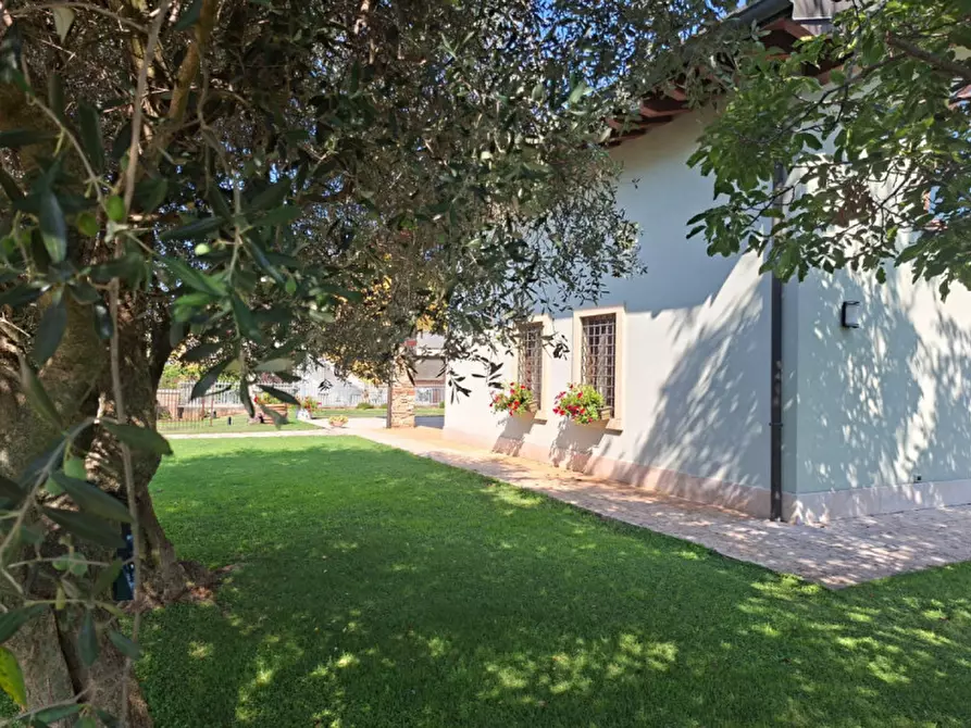 Immagine 8 di Villa in vendita  a Valeggio Sul Mincio