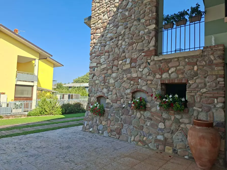 Immagine 17 di Villa in vendita  a Valeggio Sul Mincio