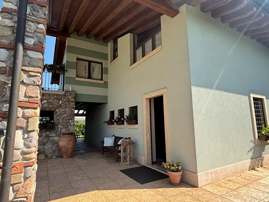 Immagine 18 di Villa in vendita  a Valeggio Sul Mincio