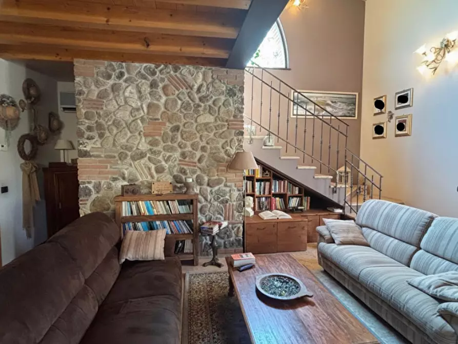 Immagine 21 di Villa in vendita  a Valeggio Sul Mincio
