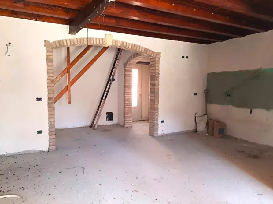 Immagine 6 di Rustico / casale in vendita  a Valeggio Sul Mincio