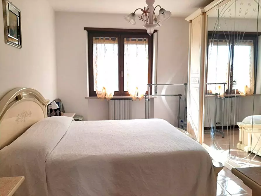 Immagine 10 di Appartamento in vendita  a Valeggio Sul Mincio