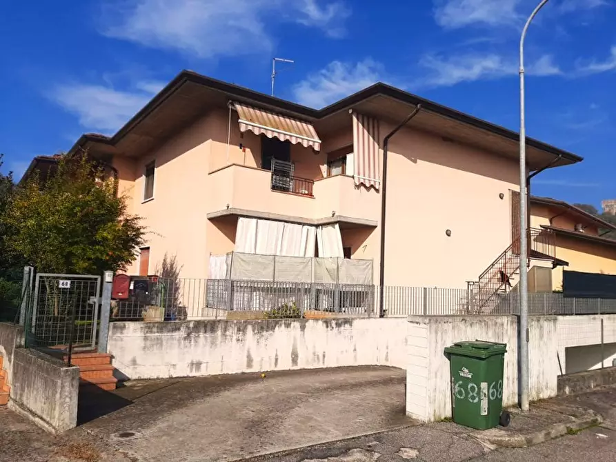 Immagine 17 di Appartamento in vendita  a Valeggio Sul Mincio