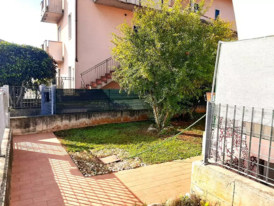 Immagine 21 di Appartamento in vendita  a Valeggio Sul Mincio