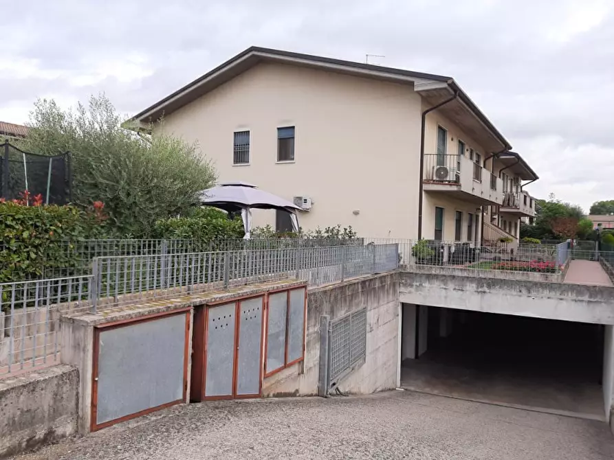Immagine 3 di Appartamento in vendita  a Valeggio Sul Mincio