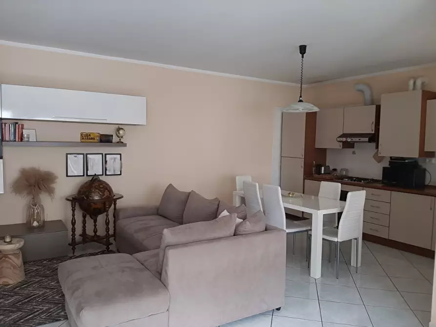 Immagine 8 di Appartamento in vendita  a Valeggio Sul Mincio