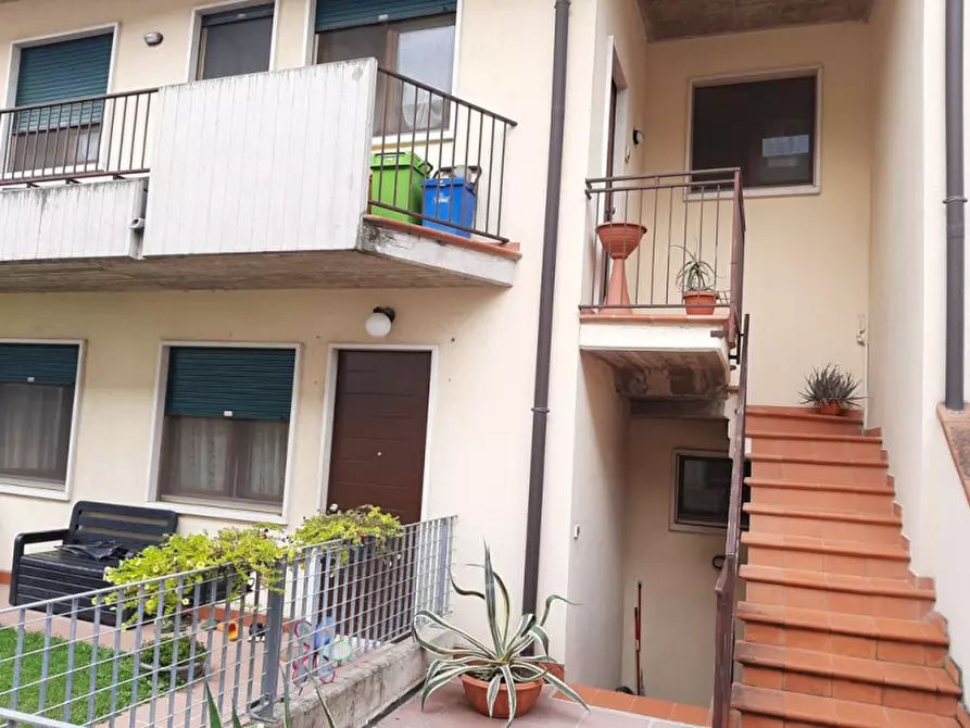 Immagine 17 di Appartamento in vendita  a Valeggio Sul Mincio