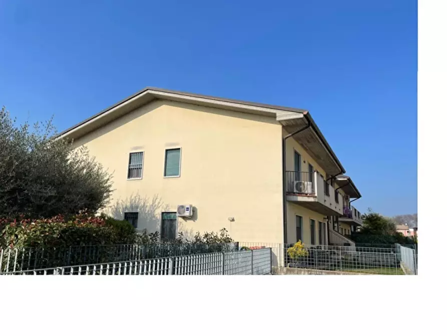 Immagine 21 di Appartamento in vendita  a Valeggio Sul Mincio