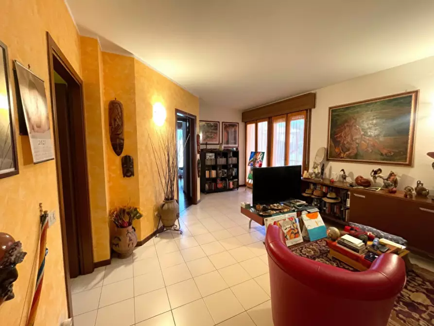 Immagine 3 di Appartamento in vendita  a Valeggio Sul Mincio