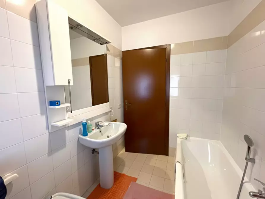 Immagine 11 di Appartamento in vendita  a Valeggio Sul Mincio