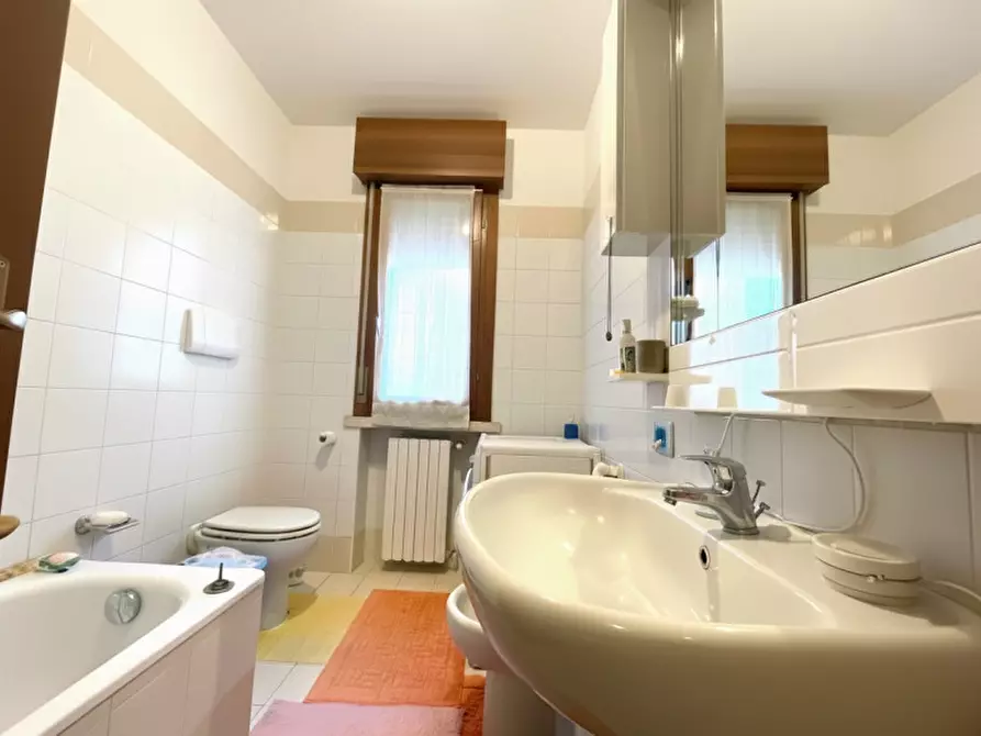 Immagine 12 di Appartamento in vendita  a Valeggio Sul Mincio