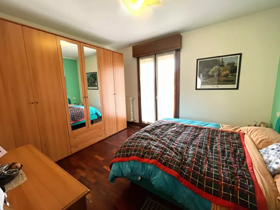 Immagine 13 di Appartamento in vendita  a Valeggio Sul Mincio