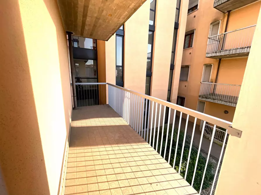 Immagine 17 di Appartamento in vendita  a Valeggio Sul Mincio