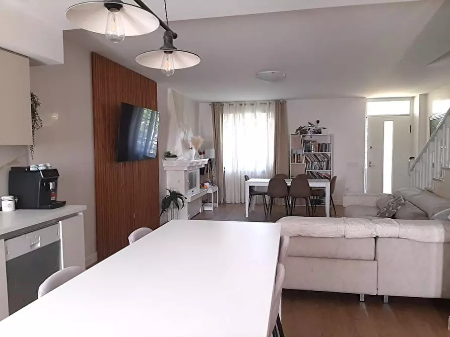 Immagine 2 di Villetta a schiera in vendita  a Valeggio Sul Mincio