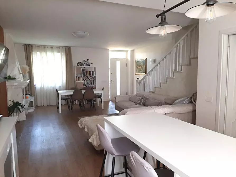 Immagine 4 di Villetta a schiera in vendita  a Valeggio Sul Mincio