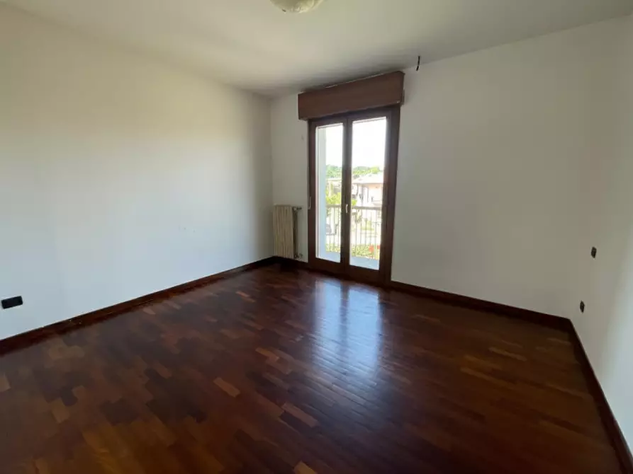 Immagine 5 di Appartamento in vendita  a Valeggio Sul Mincio