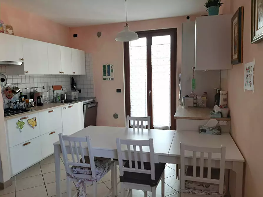 Immagine 5 di Appartamento in vendita  a Valeggio Sul Mincio