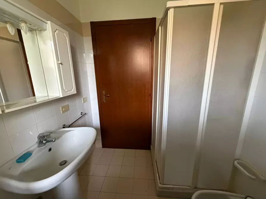 Immagine 8 di Appartamento in vendita  a Valeggio Sul Mincio