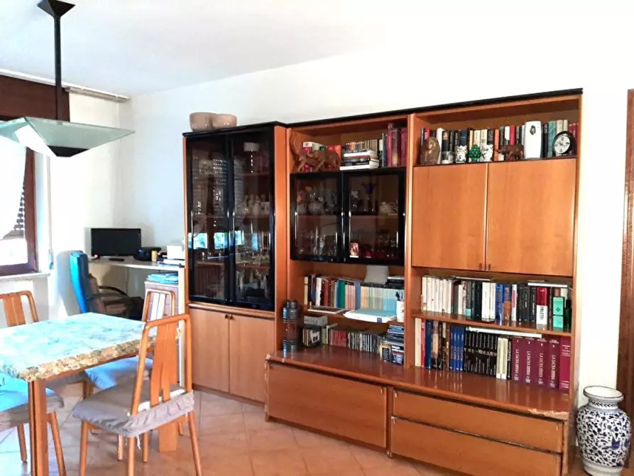 Immagine 5 di Appartamento in vendita  a Valeggio Sul Mincio