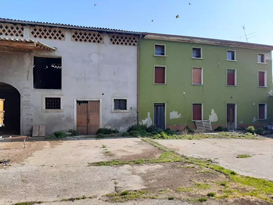 Immagine 4 di Rustico / casale in vendita  in Via Roma a Valeggio Sul Mincio