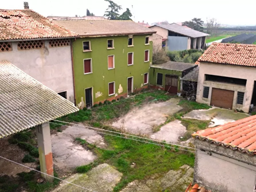 Immagine 5 di Rustico / casale in vendita  in Via Roma a Valeggio Sul Mincio