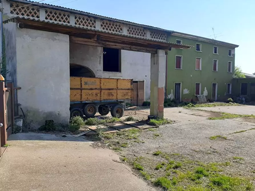 Immagine 7 di Rustico / casale in vendita  in Via Roma a Valeggio Sul Mincio