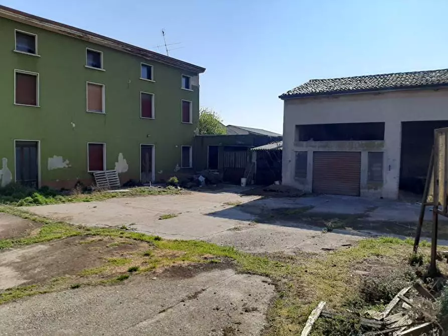 Immagine 8 di Rustico / casale in vendita  in Via Roma a Valeggio Sul Mincio