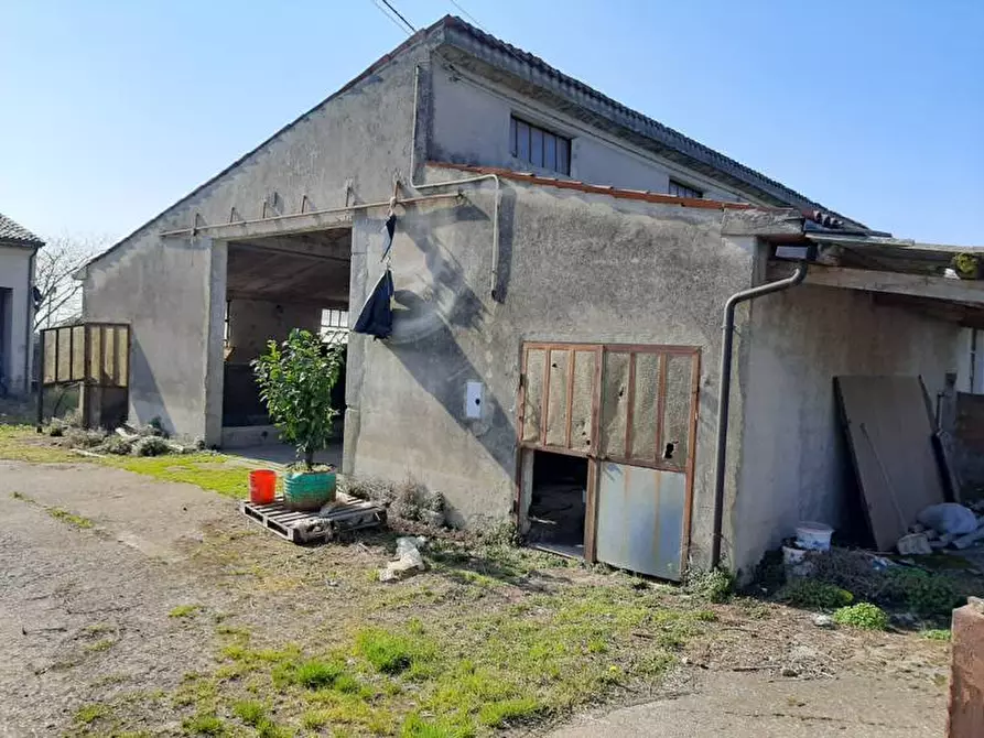 Immagine 17 di Rustico / casale in vendita  in Via Roma a Valeggio Sul Mincio