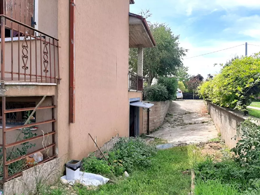 Immagine 26 di Casa bifamiliare in vendita  a Valeggio Sul Mincio