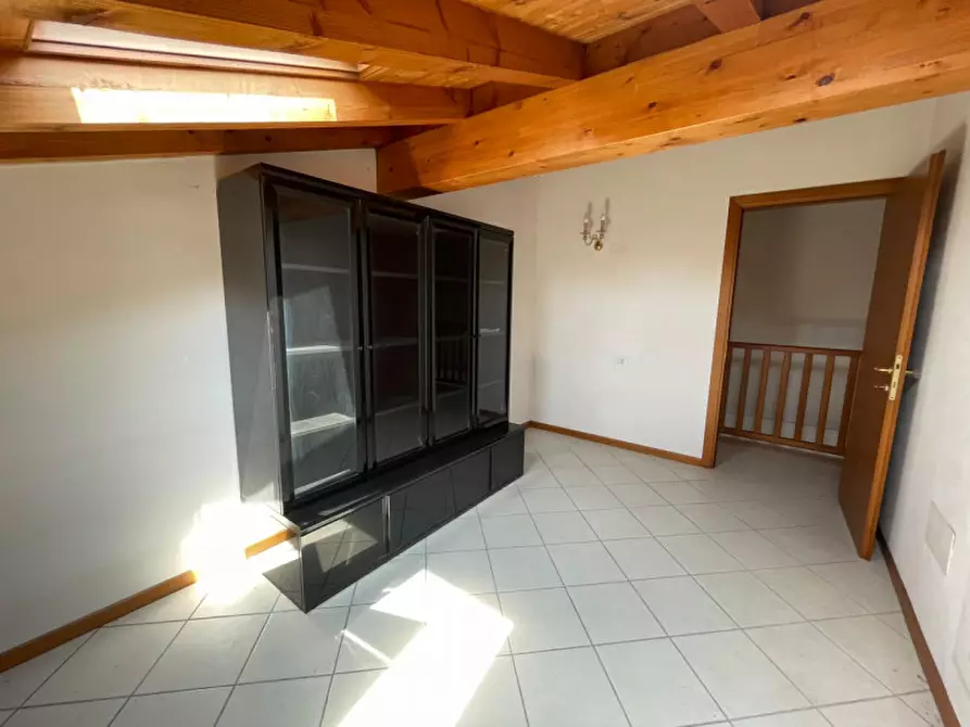 Immagine 10 di Villetta a schiera in vendita  a Valeggio Sul Mincio