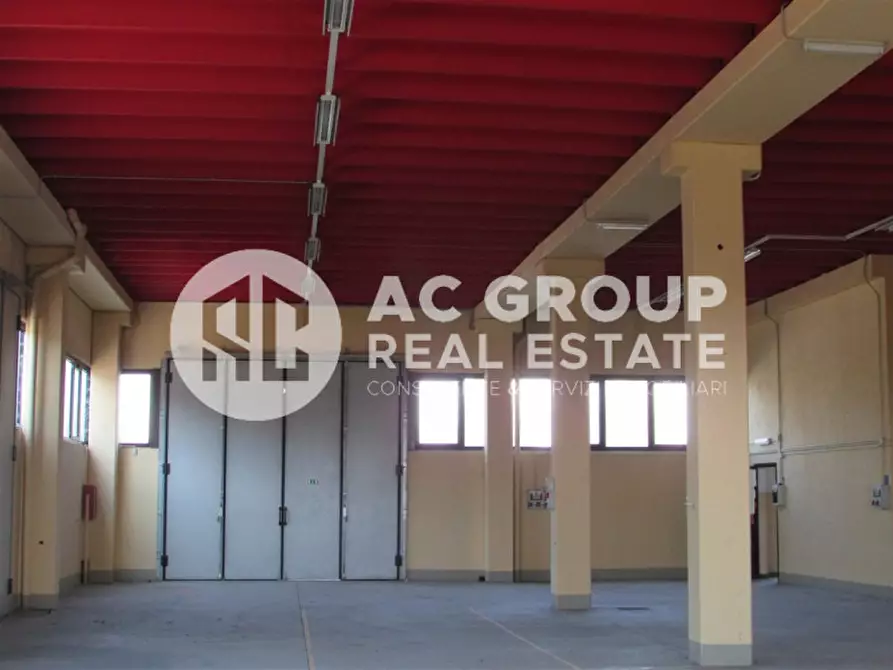 Immagine 1 di Capannone industriale in affitto  in Via I Maggio a Origgio