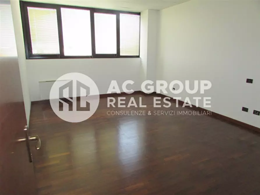 Immagine 10 di Capannone industriale in affitto  in Via I Maggio a Origgio