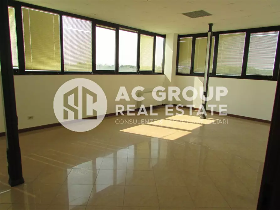 Immagine 11 di Capannone industriale in affitto  in Via I Maggio a Origgio