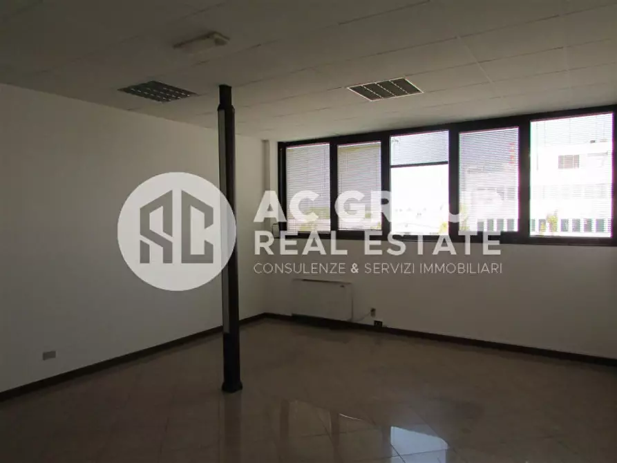 Immagine 14 di Capannone industriale in affitto  in Via I Maggio a Origgio