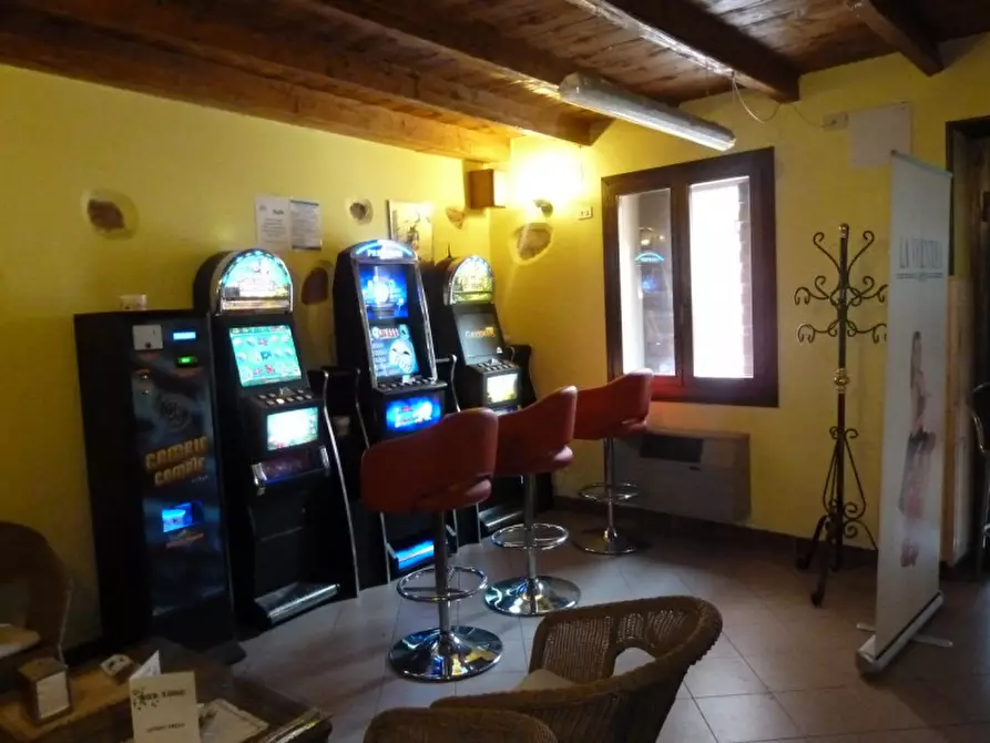 Immagine 3 di Attività commerciale in vendita  a Tregnago