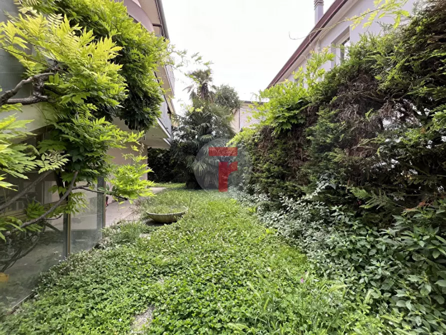 Immagine 1 di Casa bifamiliare in vendita  in Via Pietro Longhi a Padova